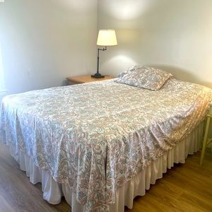 Like New London Fog Queen sheet set, 2 pillow cases, for extra deep mattress